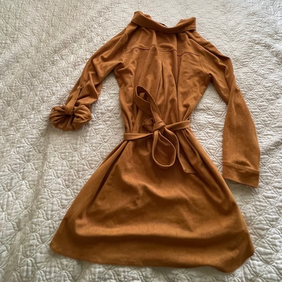 Golden Brown Dress With Adjustable Sleeves - Picture 3 of 4